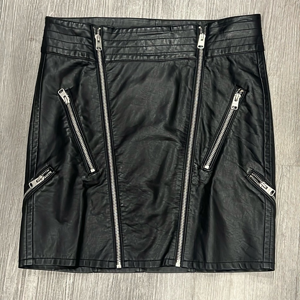 Express Jeans faux leather mini skirt with silver zippers, size 4